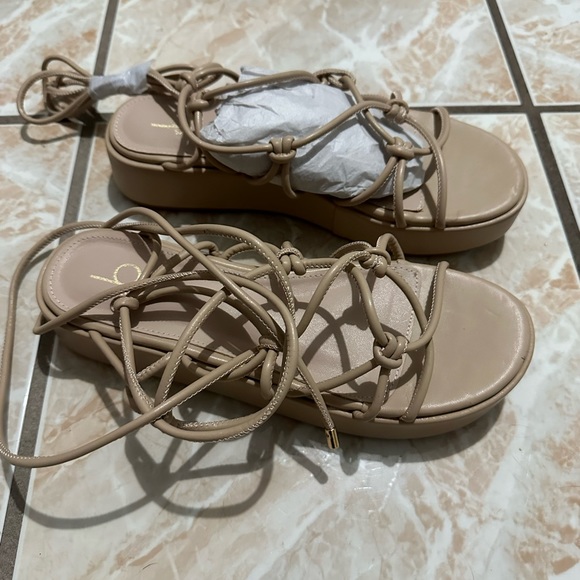 Tan platform - Picture 2 of 3